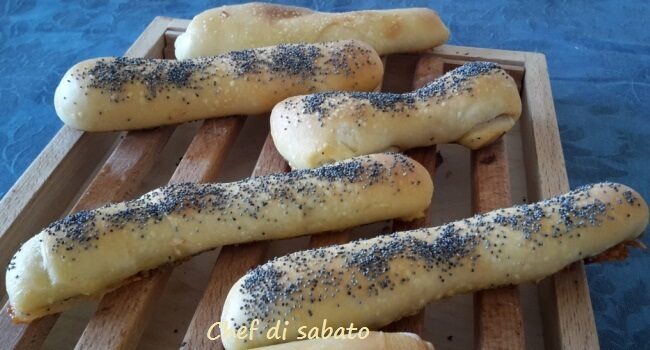 Sfilatini farciti con brie e mozzarella