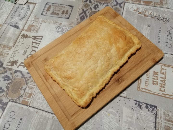 Sfogliata salata con cotto e brie