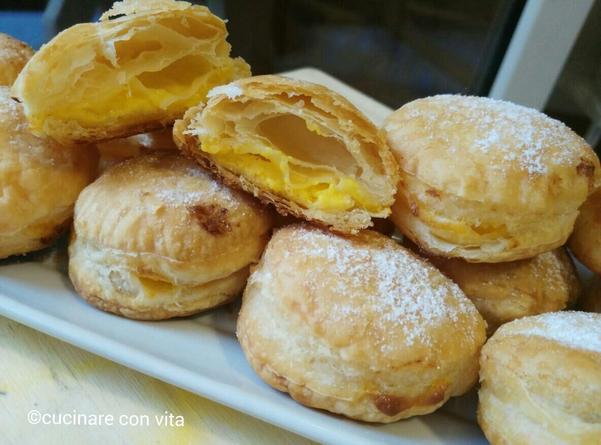 Sfogliatelle alla crema pasticcera