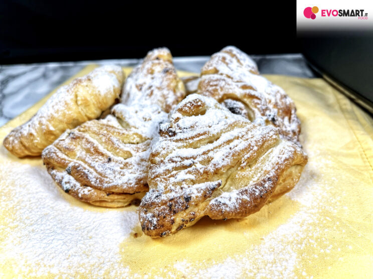 Sfogliatelle con pasta sfoglia: ricetta facile e gustosa