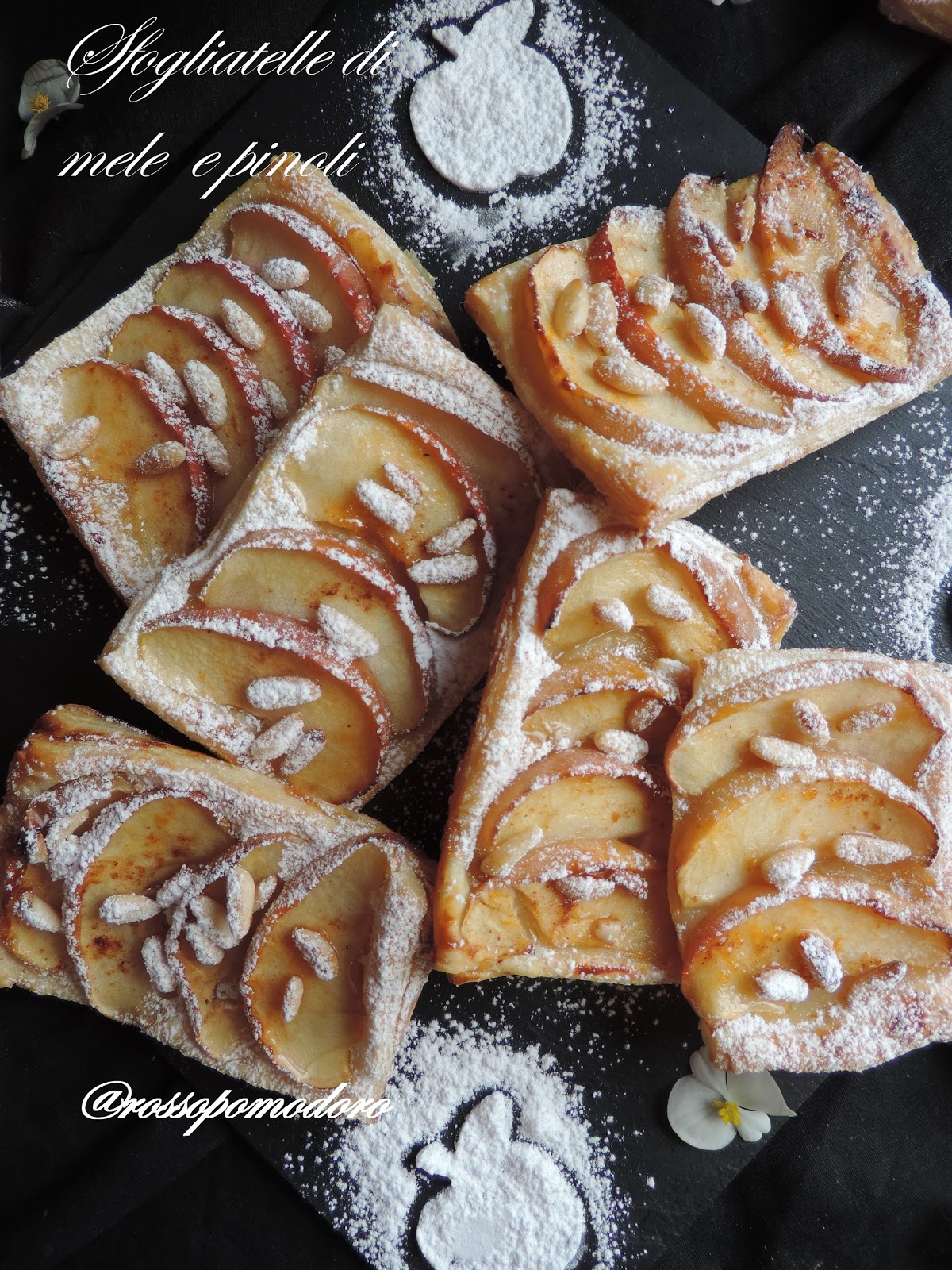 Sfogliatelle di mele e pinoli