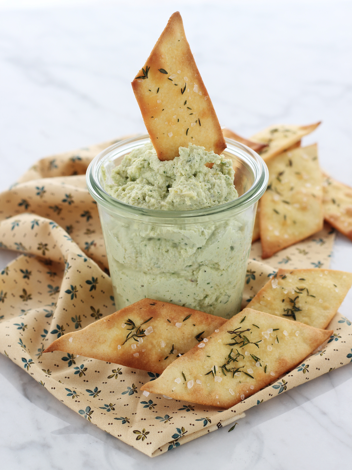 Sfogliatine ai ceci con dip di carciofi e robiola