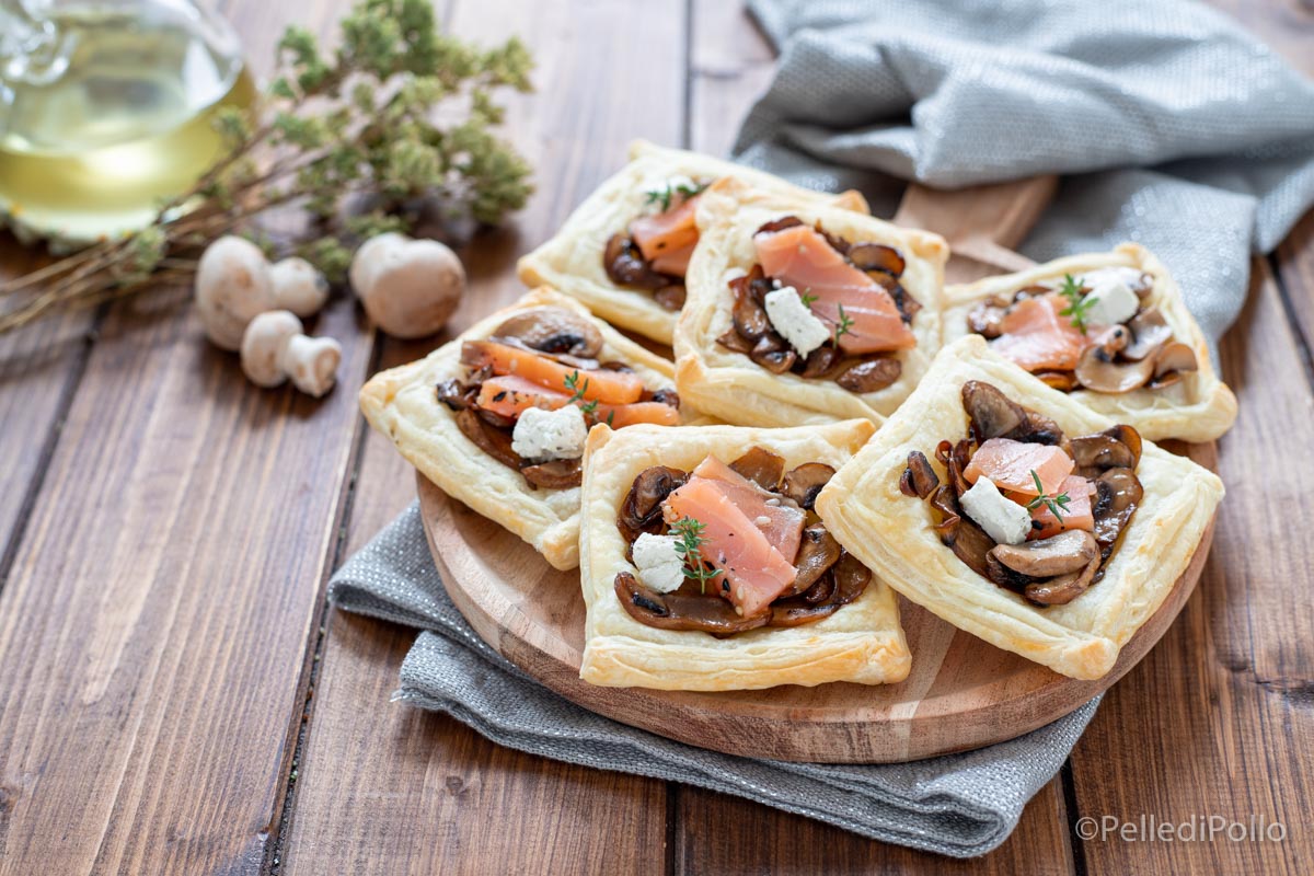 Sfogliatine ai funghi e salmone affumicato