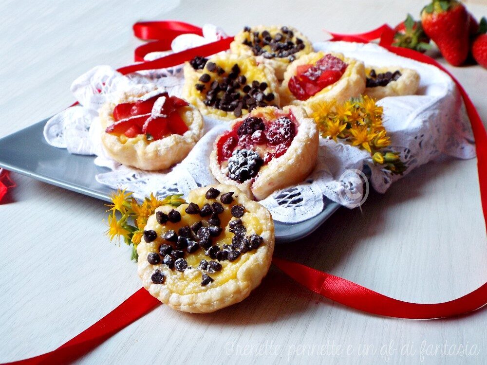Sfogliatine alla crema e frutta