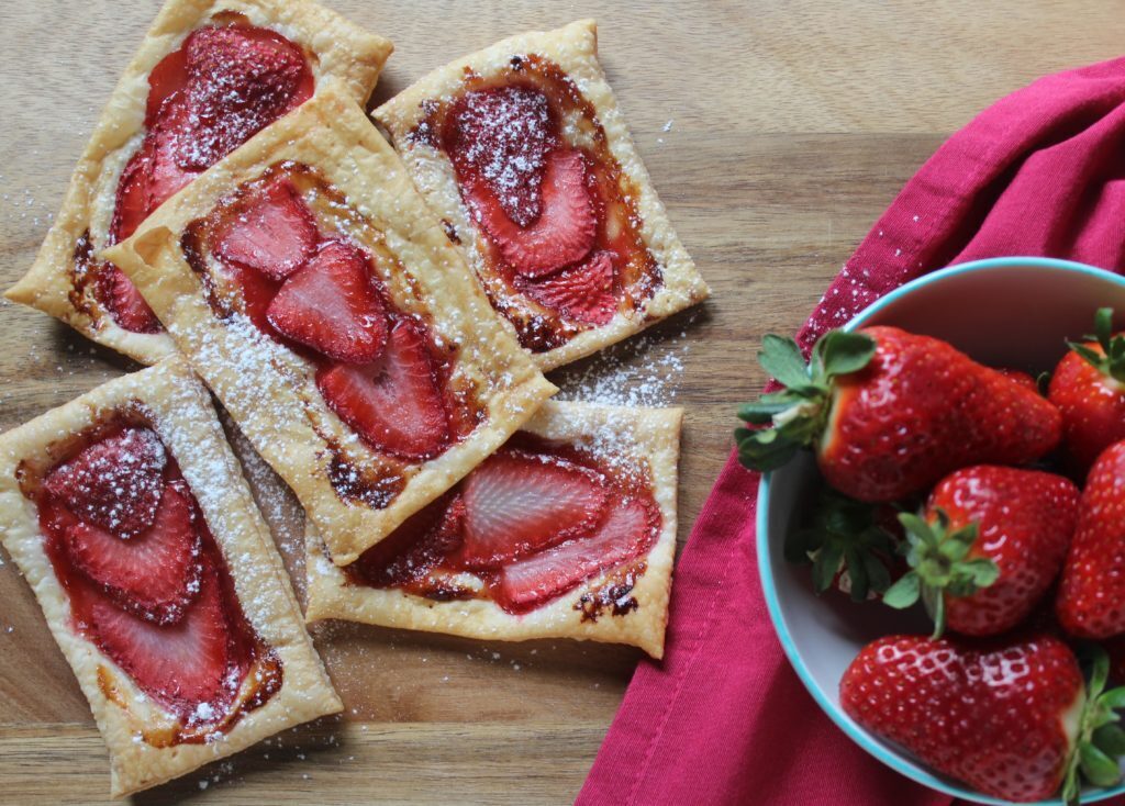 Sfogliatine di fragole e marmellata