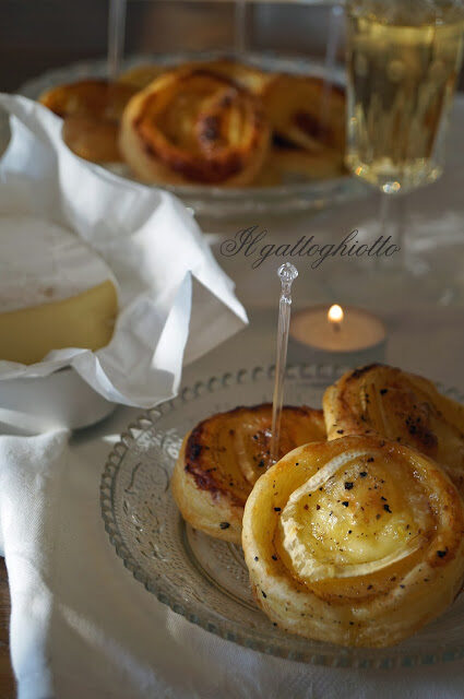 Sfogliatine pere, miele e camoscio d’oro