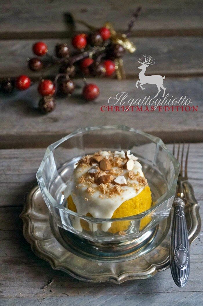 Sformatini di zucca con crema al montasio, amaretti e mandorle