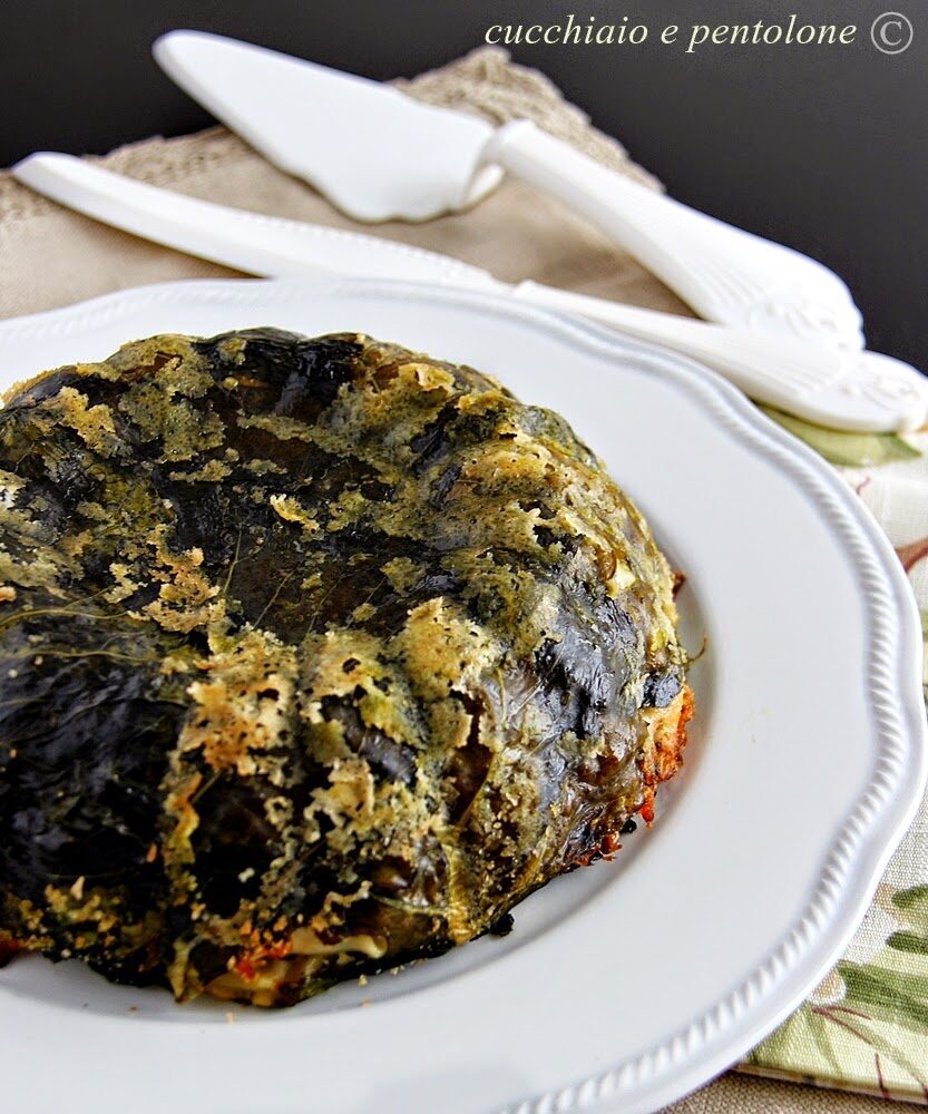 Sformato di pasta con salsiccia, cime di rapa e caciocavallo