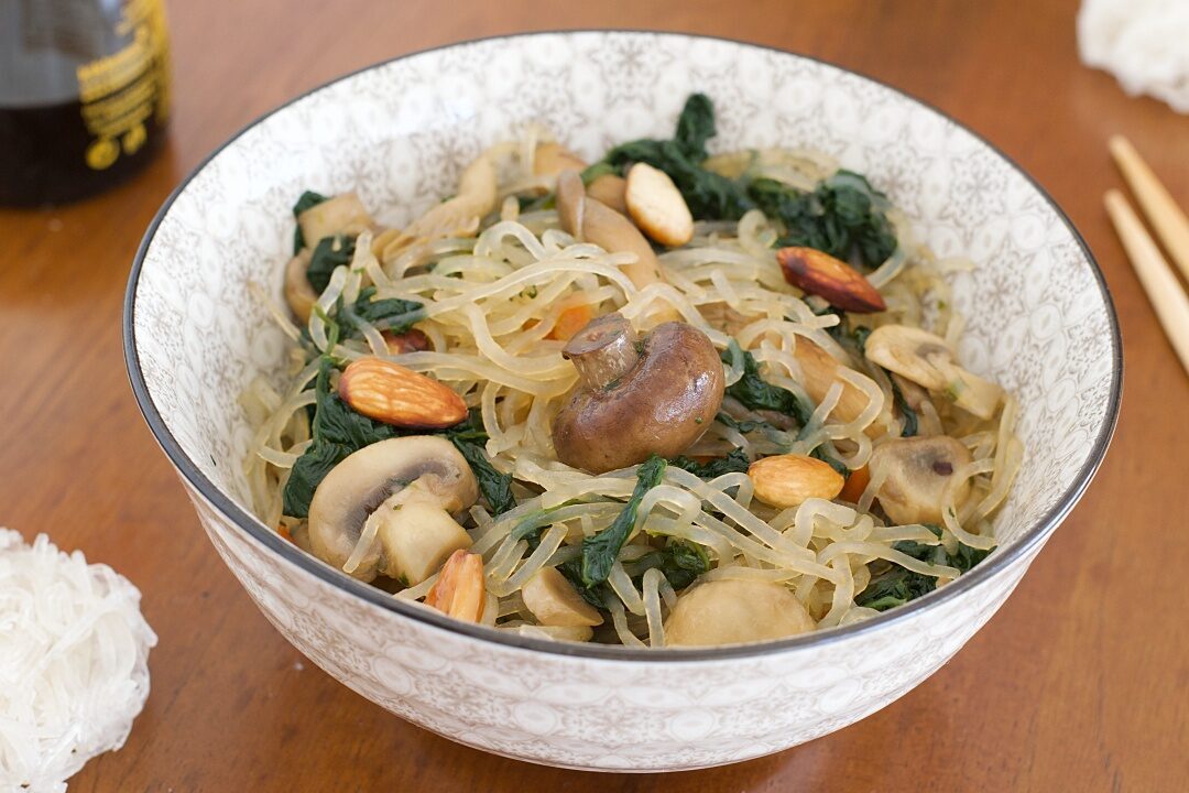 Shirataki con funghi e mandorle