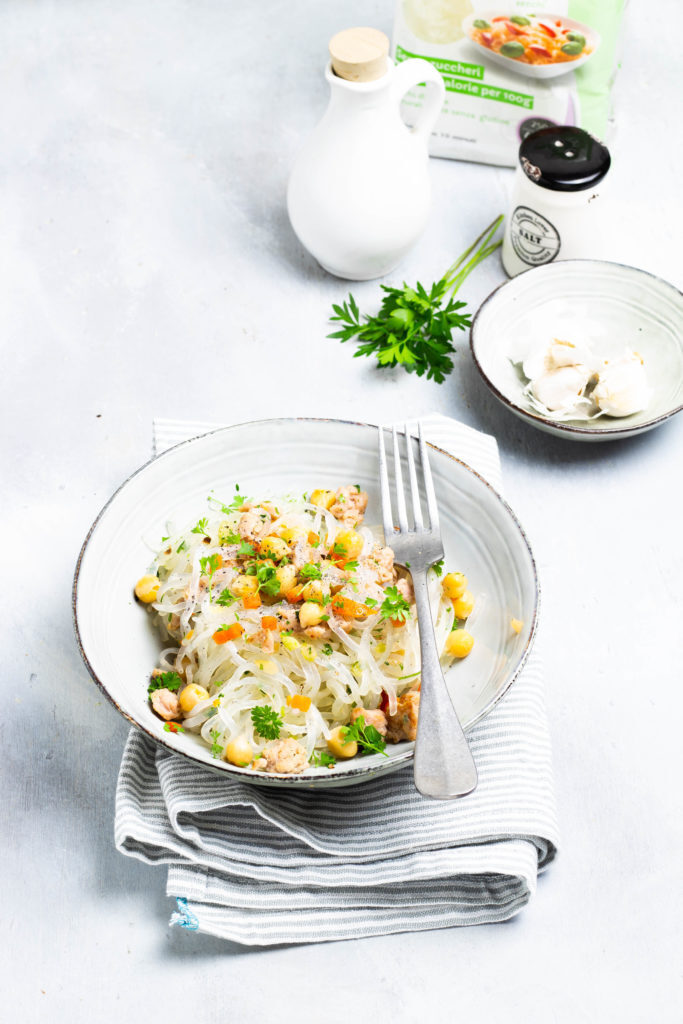 Shirataki con ragu’ di pollo e ceci