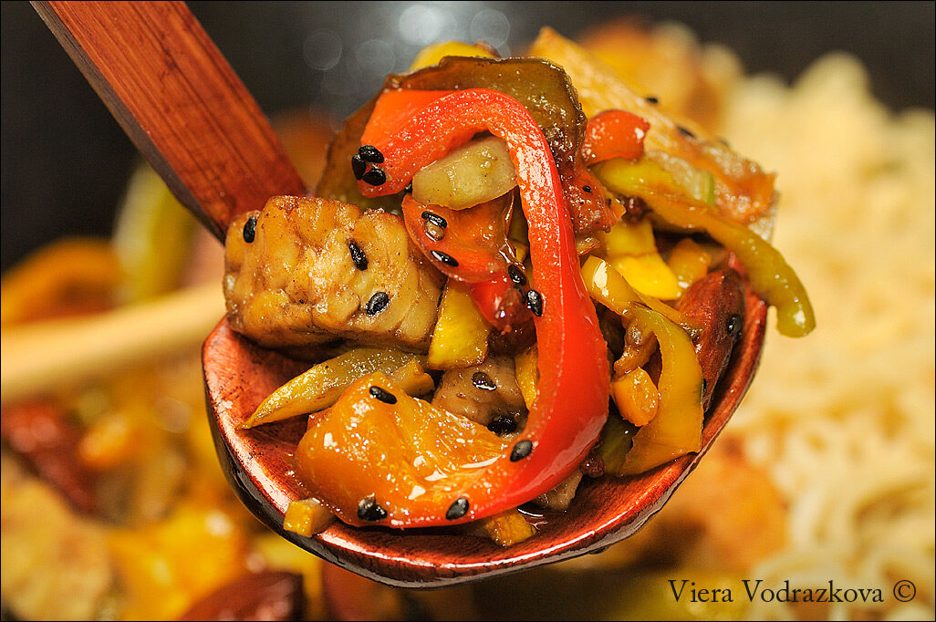 Sichuan bowl con verdure dell’orto e ramen noodles