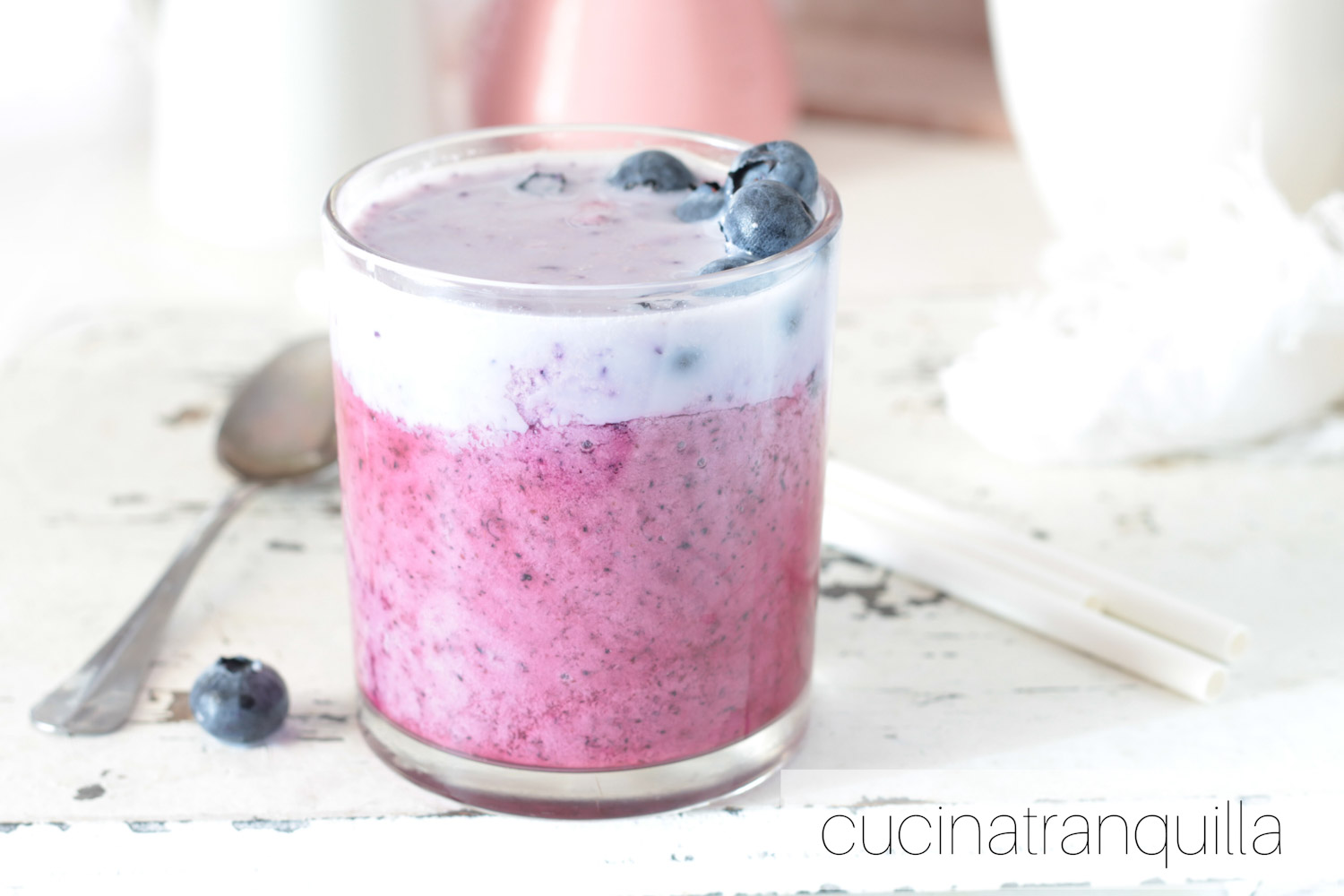 Smoothie ai mirtilli con yogurt greco