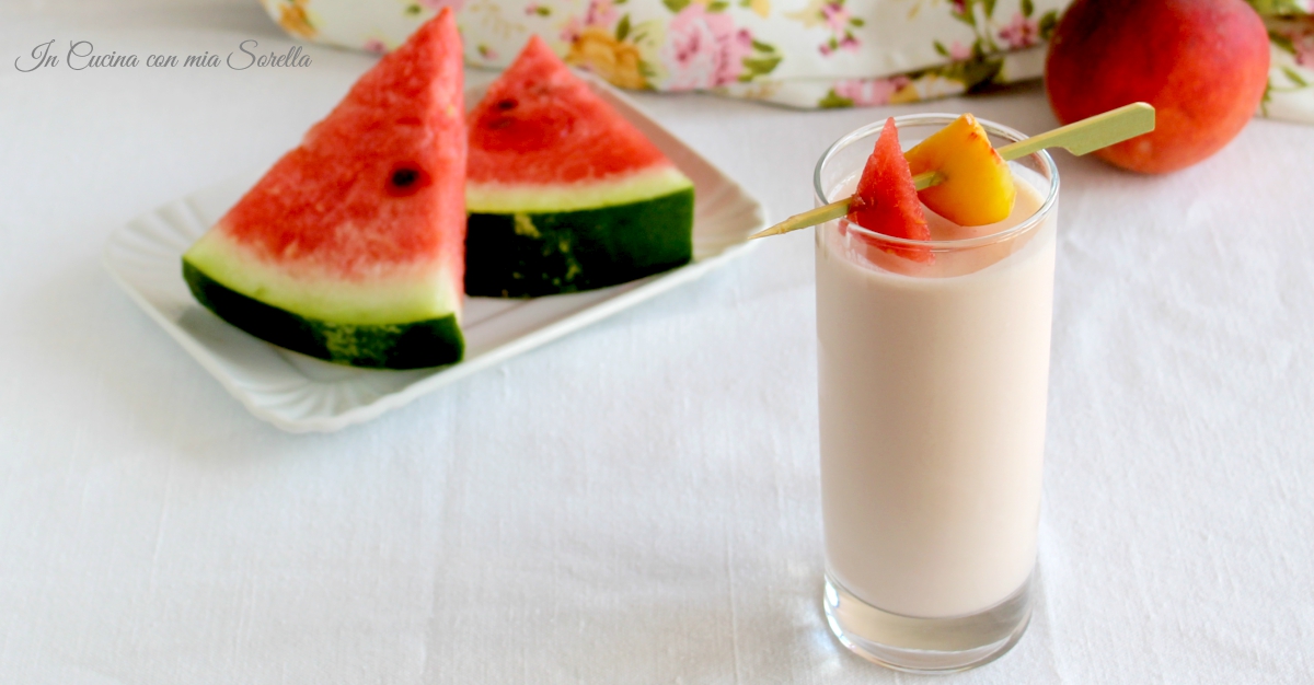 Smoothie alla pesca e anguria