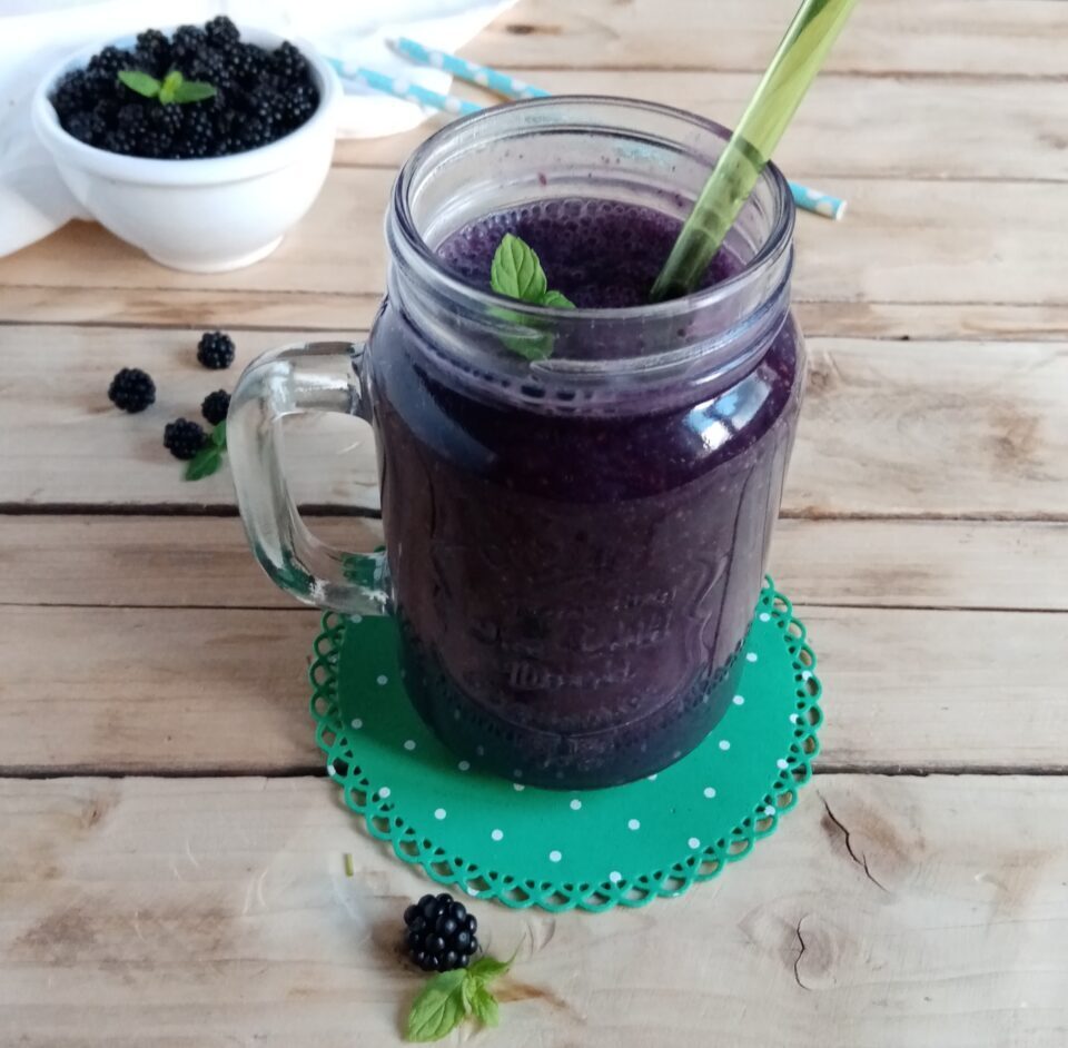 Smoothie alle more e cocco