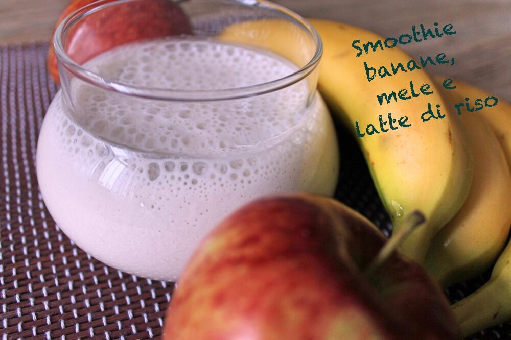 Smoothie banane, mele e latte di riso