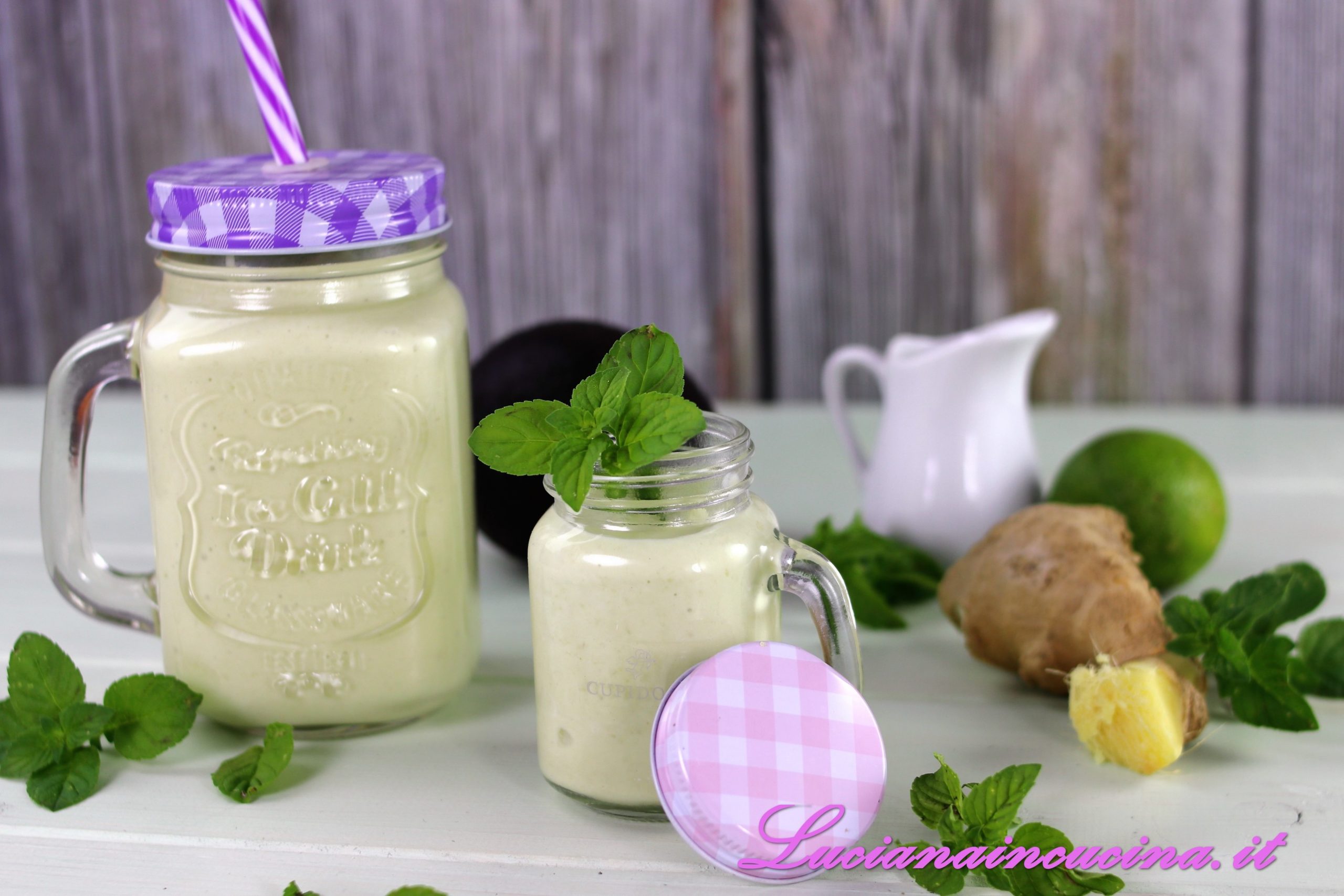 Smoothie mela e avocado