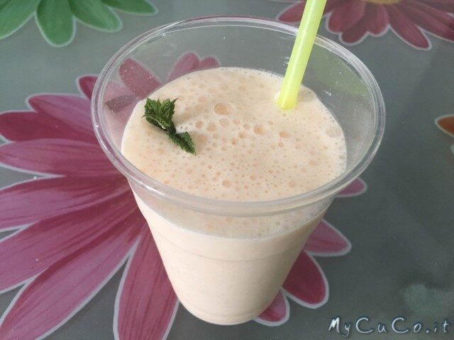 Smoothies alla frutta col CuCo, nel mio caso, frullato all’albicocca