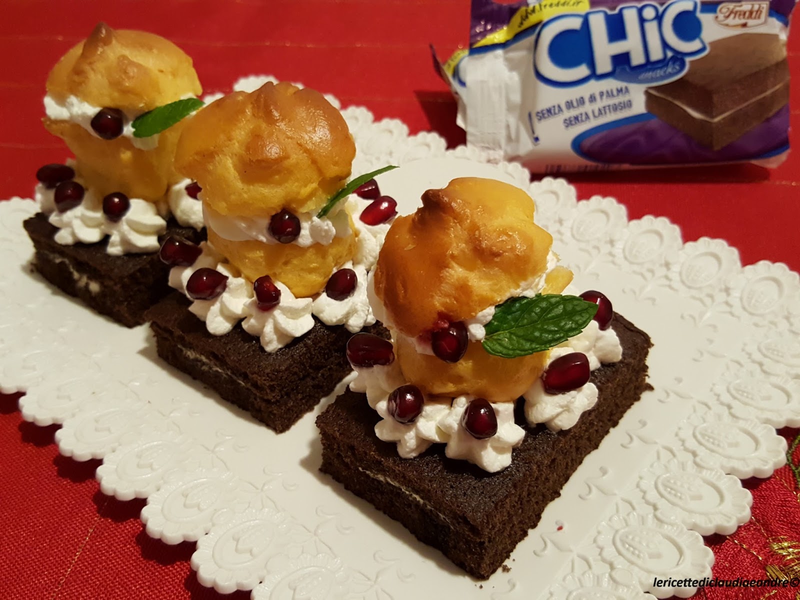 Snacks chic festoso, freddi con bigne e melograno