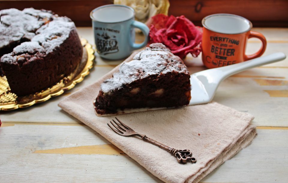 Soffice torta al cioccolato e pere