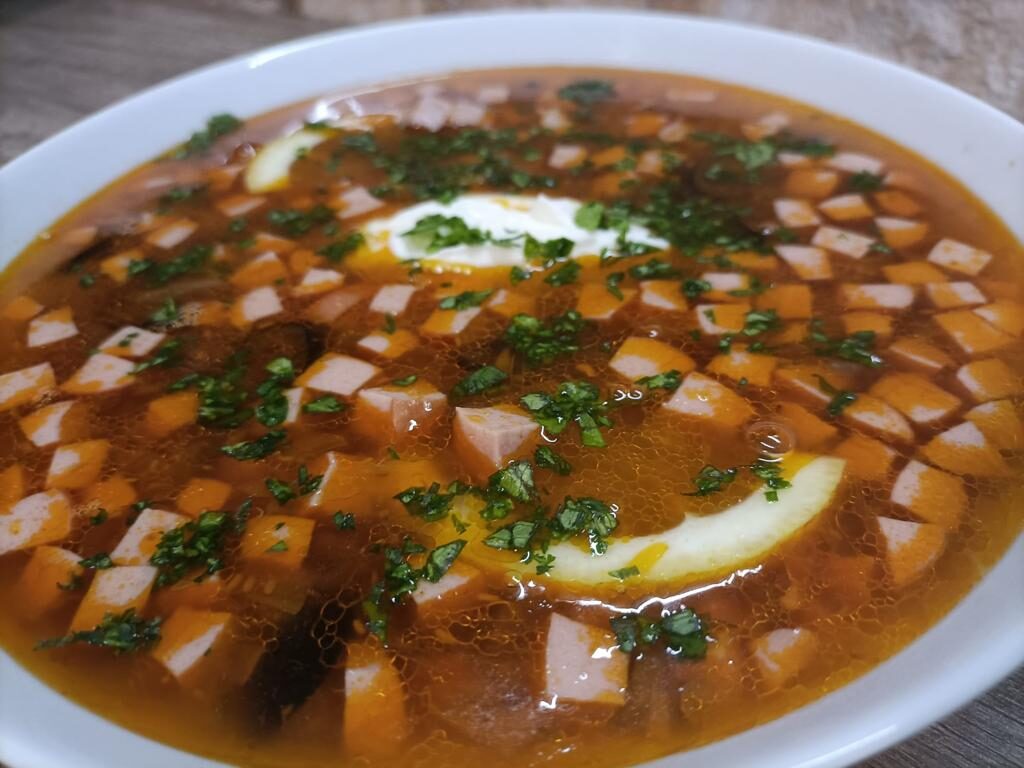 Solyanka ricetta: tradizionale zuppa ucraina fatta in casa