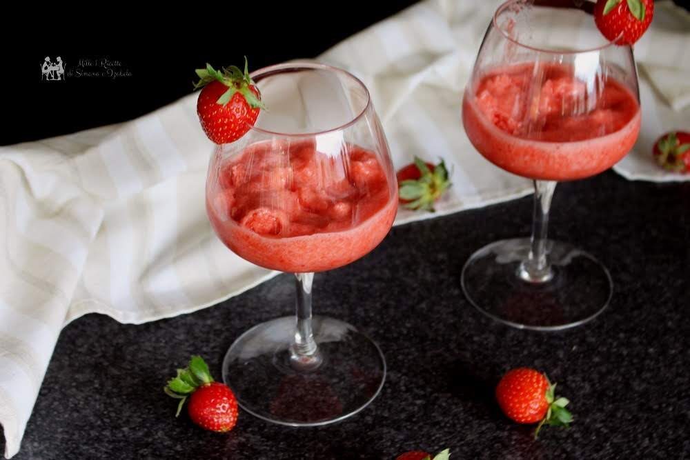 Sorbetto alla fragola senza gelatiera