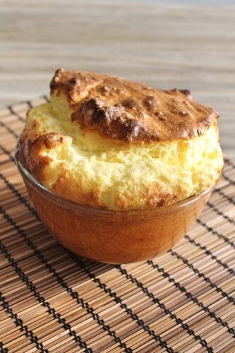 Soufflè al formaggio su base di besciamella