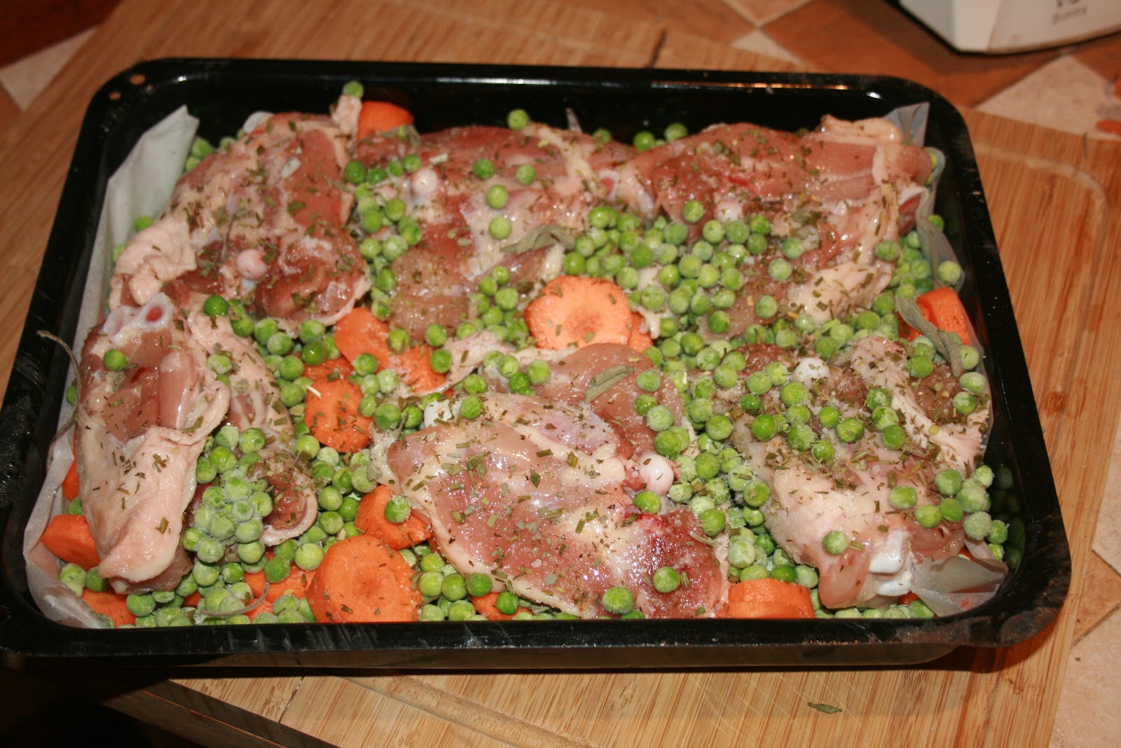 Sovraccosce di pollo in forno con carote e piselli