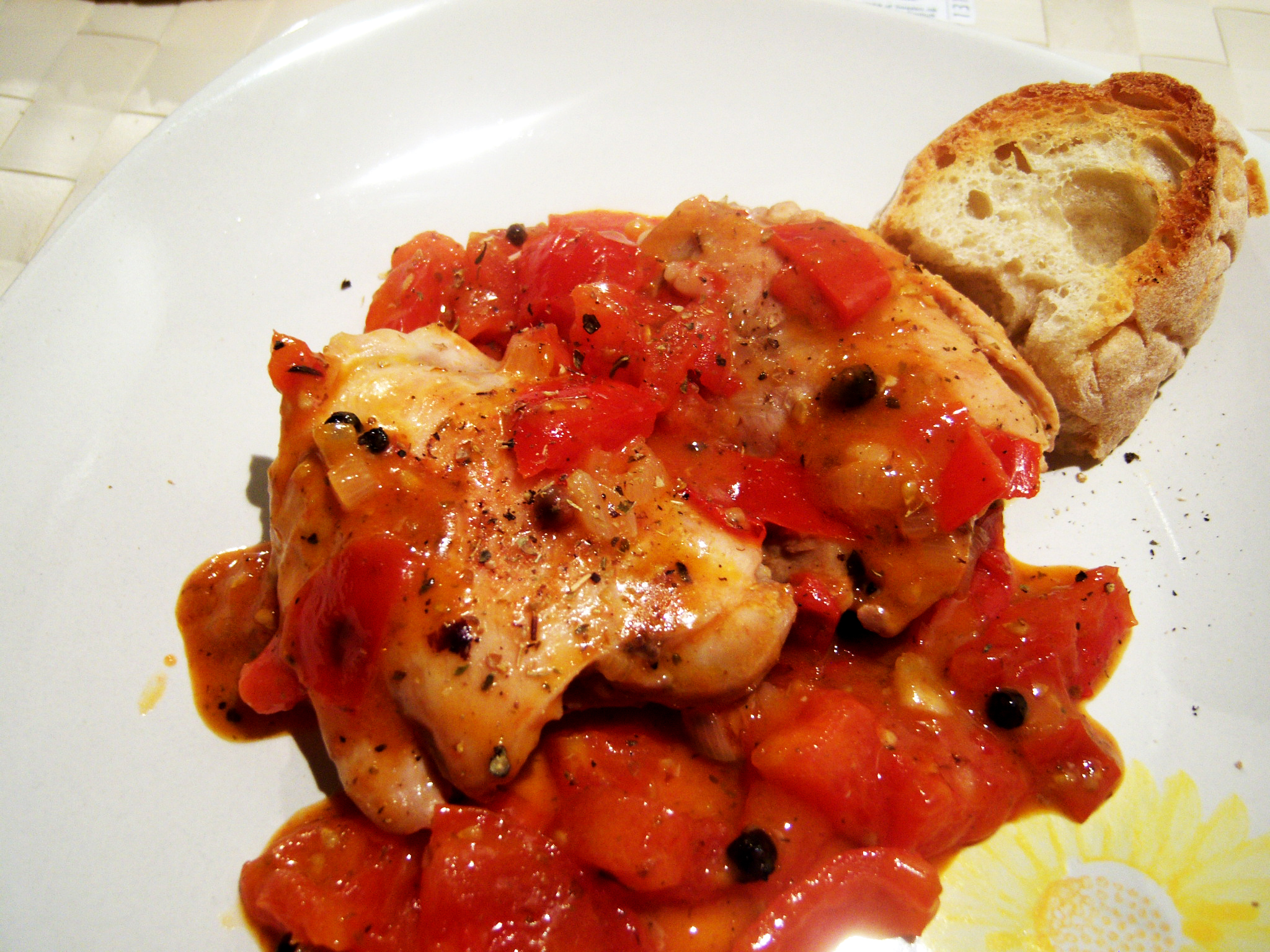 Sovracosce di pollo con pomodori e pepe