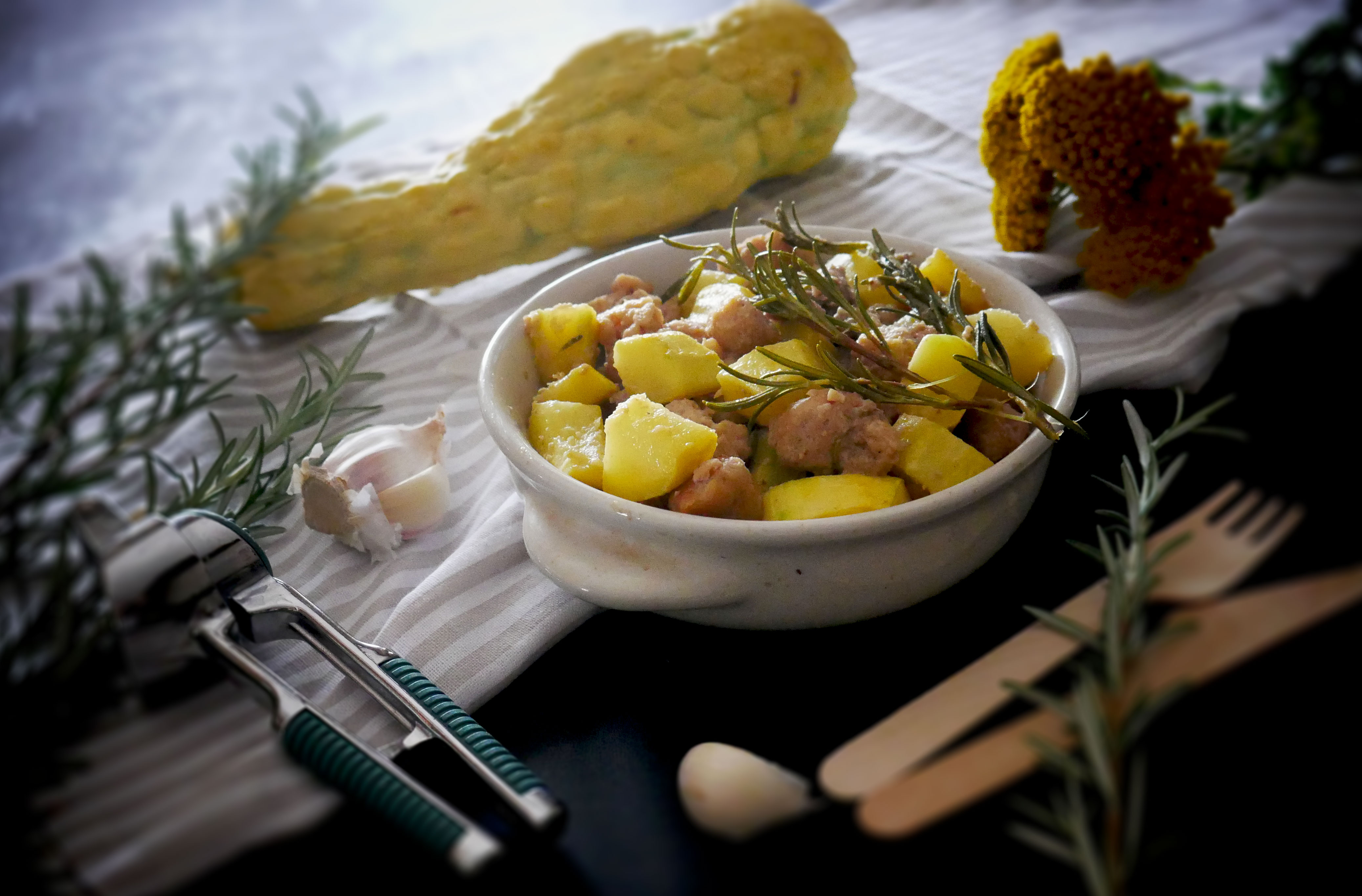 Spadellata di zucchina gialla rugosa con bocconcini di soia al profumo di rosmarino