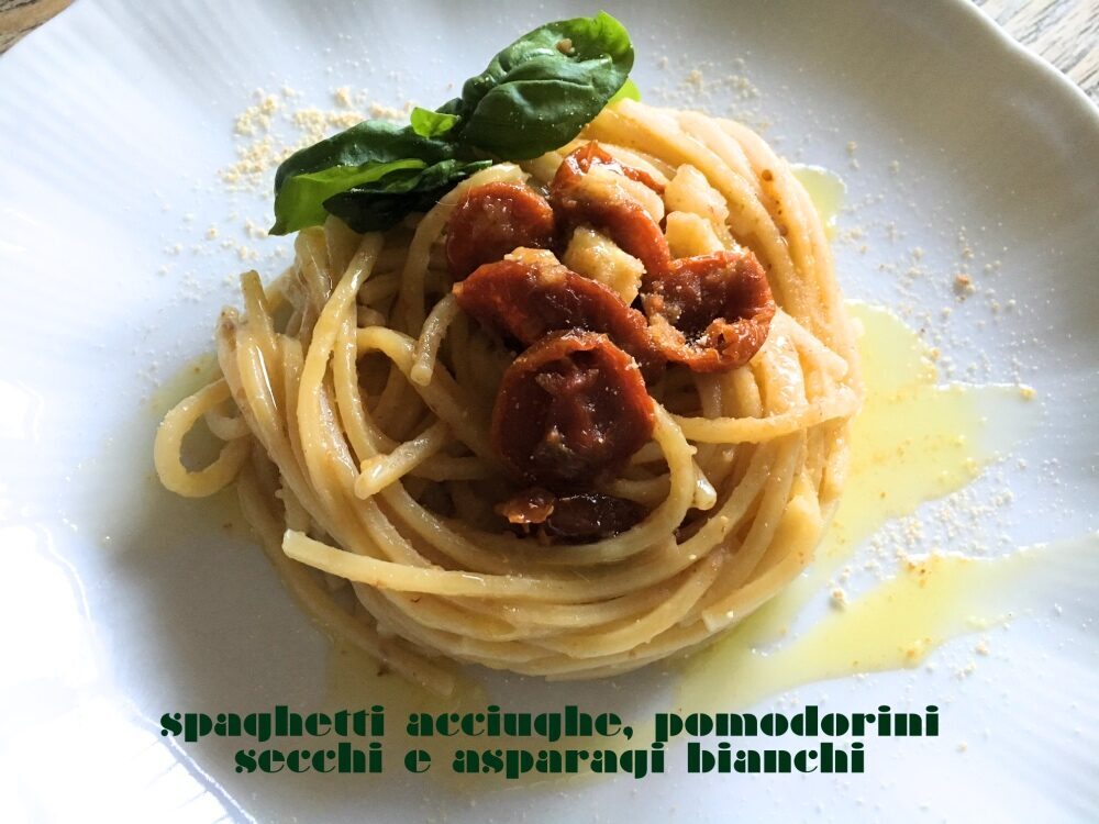 Spaghetti acciughe, pomodori secchi e asparagi bianchi