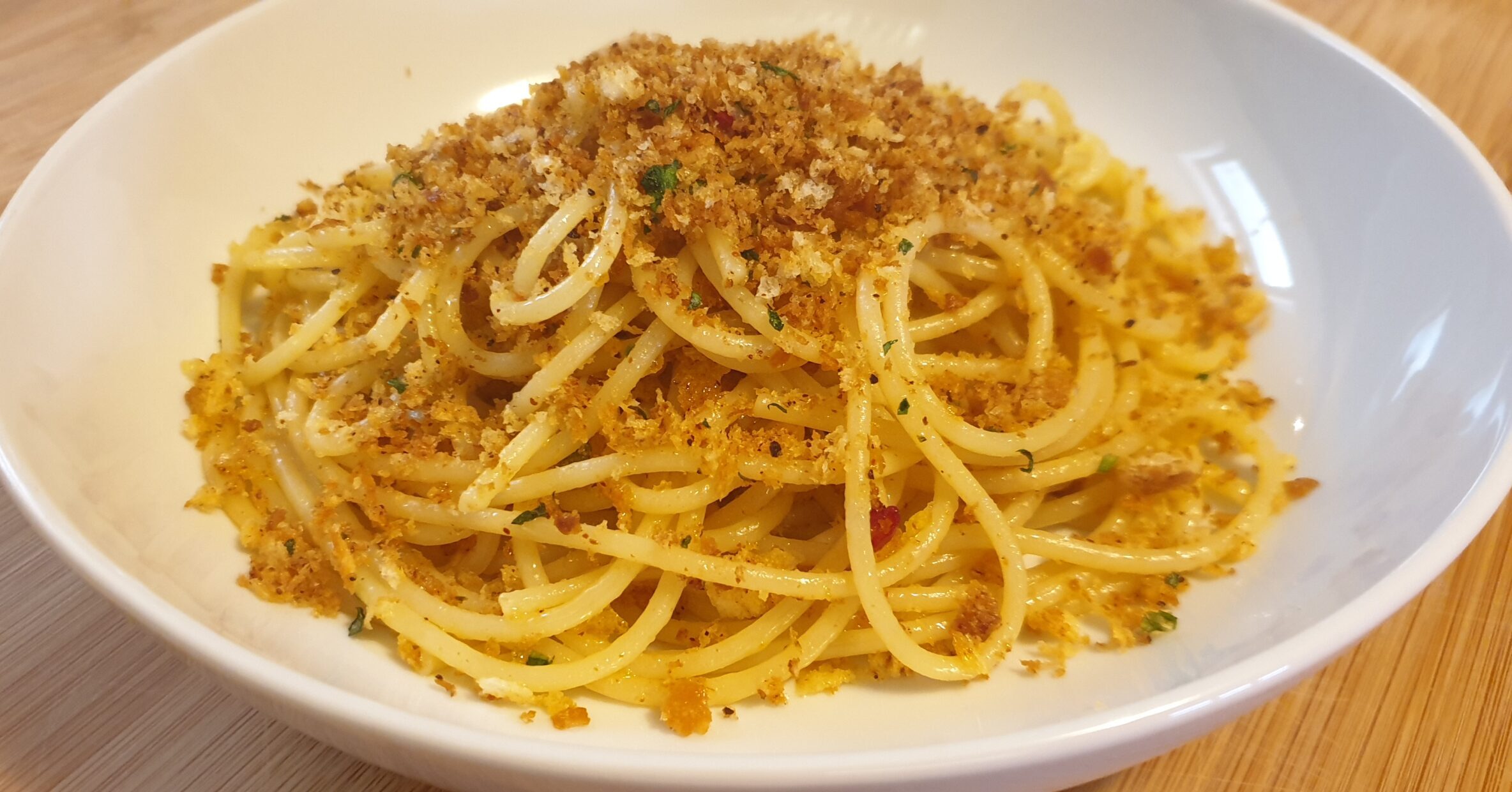Spaghetti aglio, olio e mollica