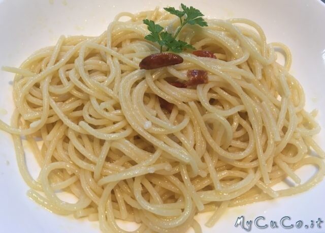 Spaghetti aglio, olio e peperoncino, pasta risottata col cuco moulinex