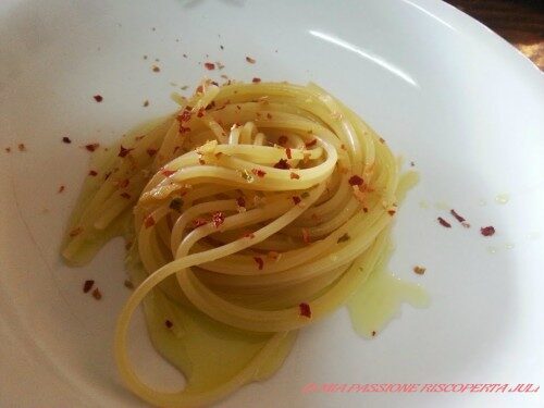 Spaghetti aglio olio e peperoncino