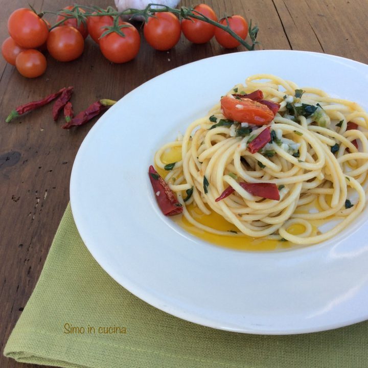 Spaghetti aglio olio  peperoncino e pomodorini