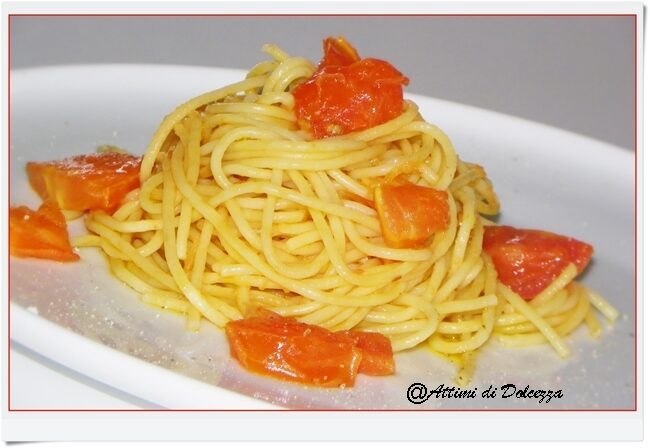 Spaghetti aglio olio peperoncino e pomodorini