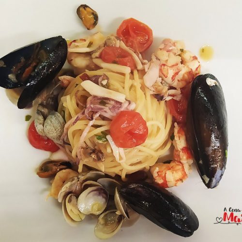 Spaghetti ai frutti di mare con pomodorini