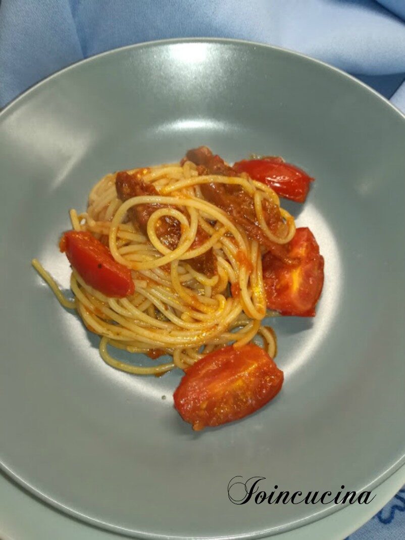 Spaghetti ai quattro pomodori