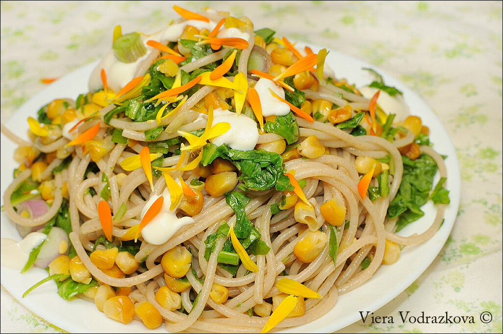 Spaghetti al farro integrale con mais arrostito