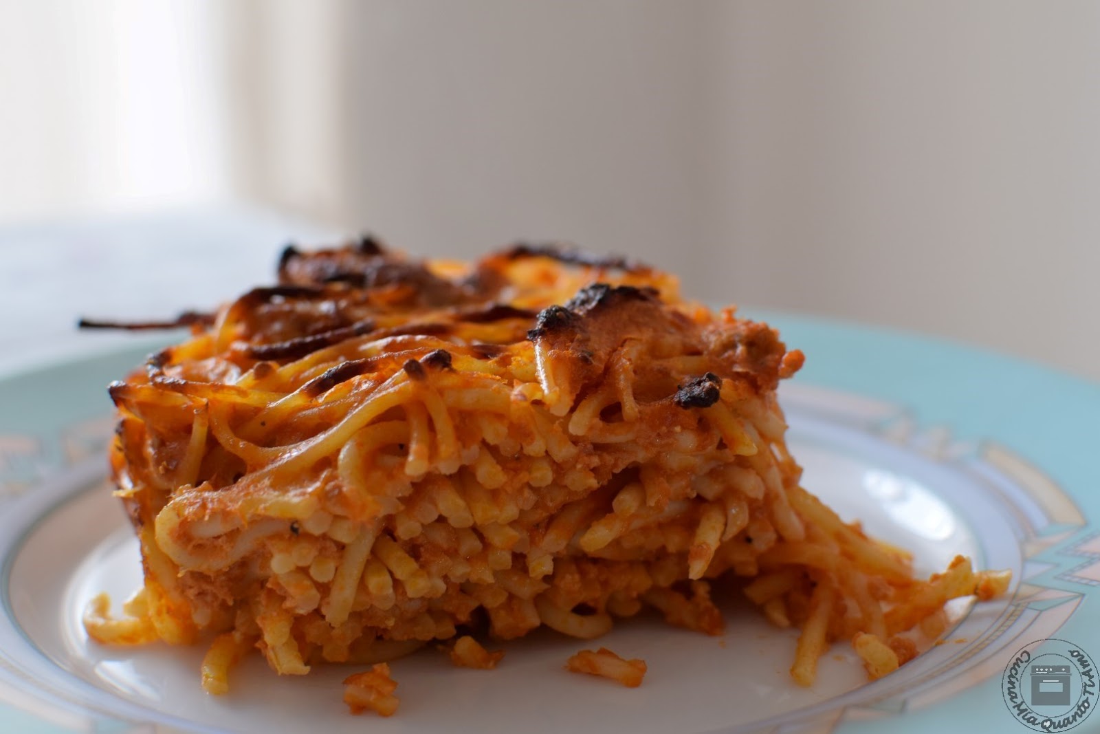 Spaghetti al forno con salsiccia