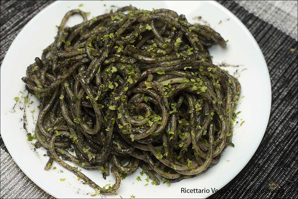 Spaghetti al nero di se…..sesamo tahina nera