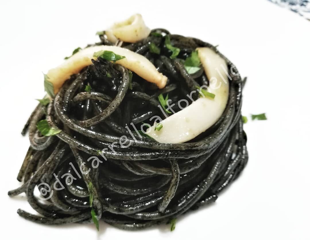 Spaghetti al nero di seppia (ricetta semplice)