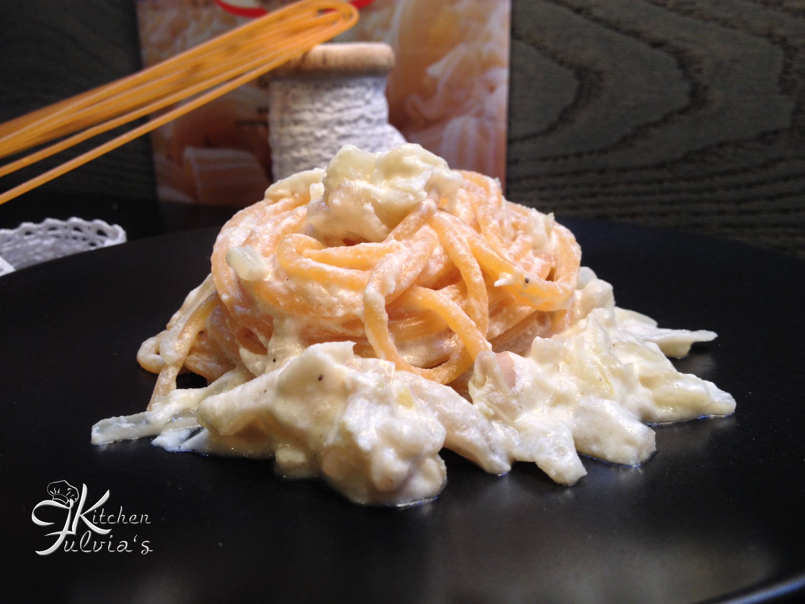 Spaghetti al peperoncino con scalogni e ricotta – ‘e sarracin
