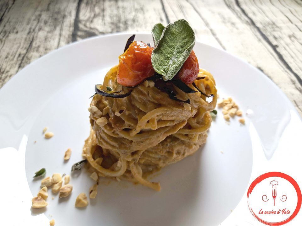 Spaghetti al pesto di melanzane e nocciole