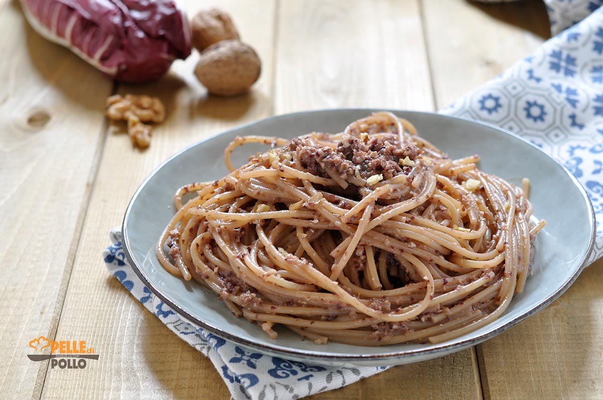 Spaghetti al pesto di radicchio e noci