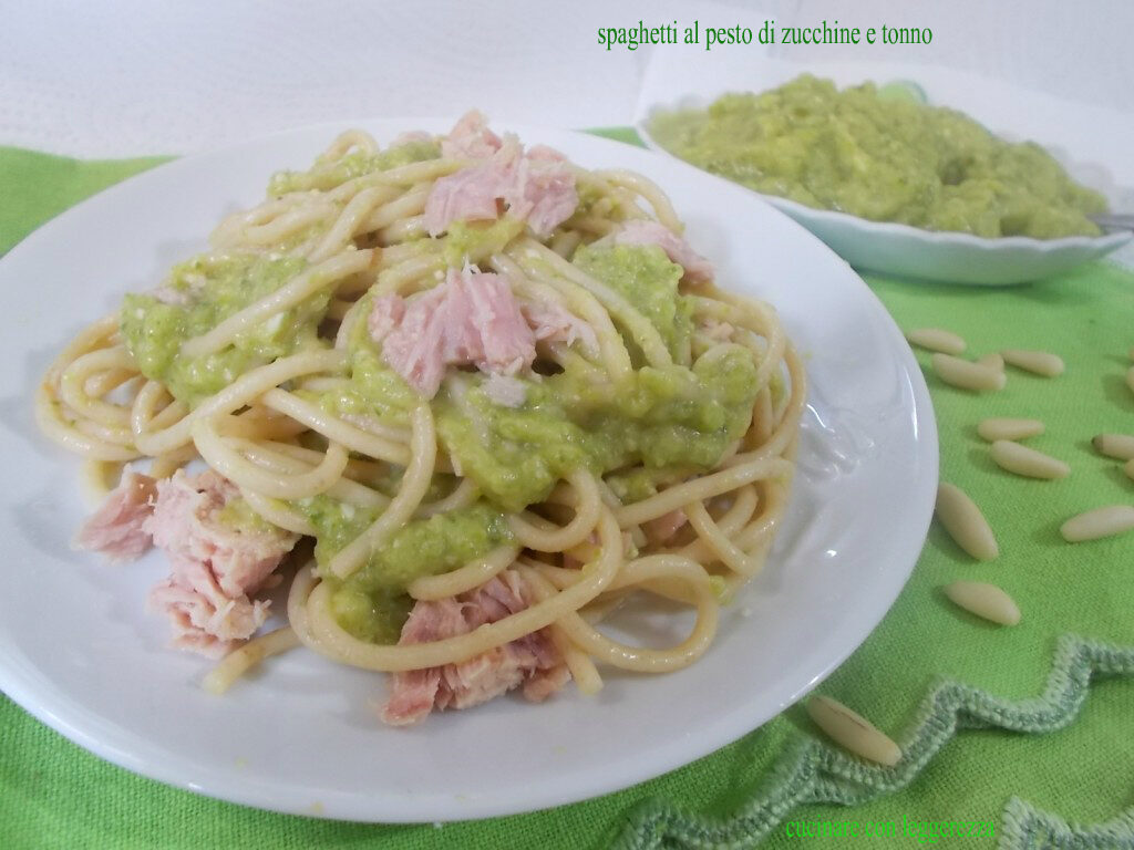 Spaghetti al pesto di zucchine e tonno