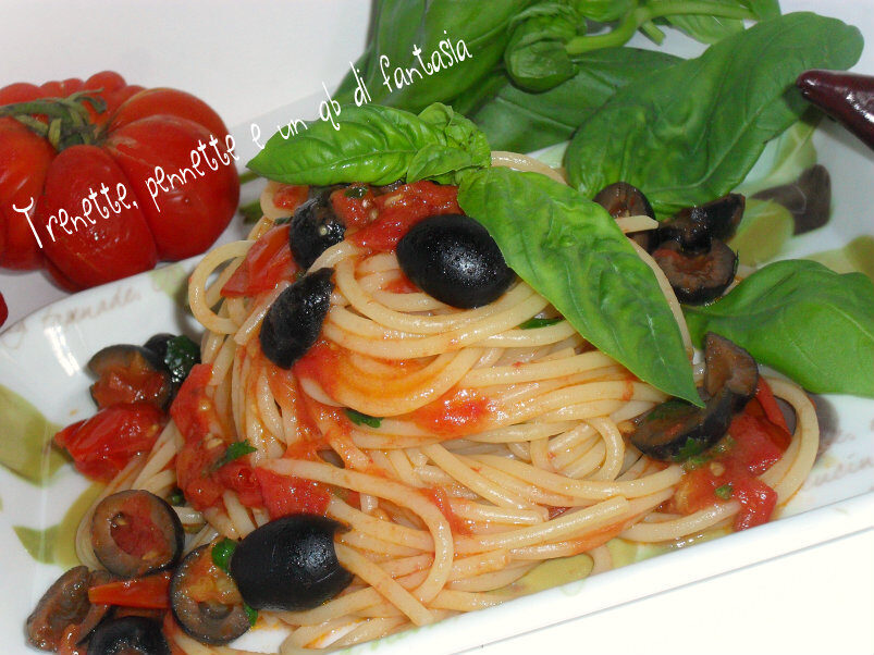 Spaghetti al pomodoro fresco e olive nere