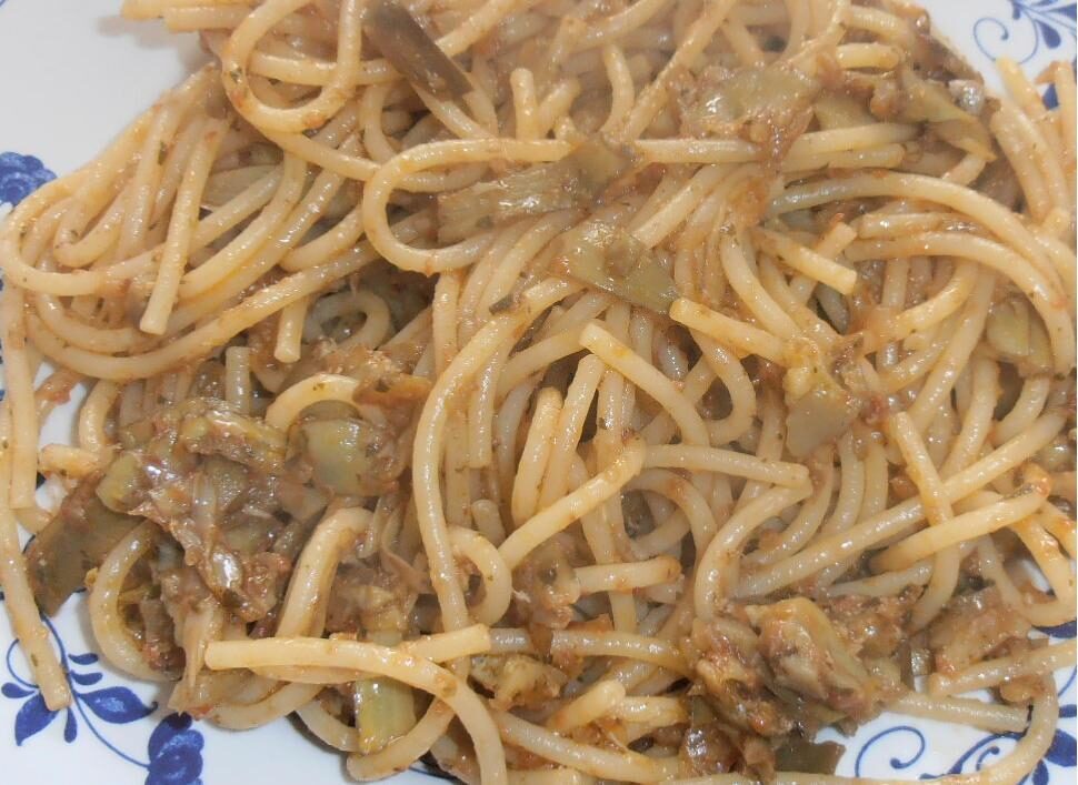 Spaghetti al sugo di carciofi