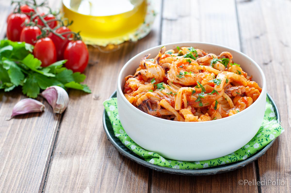 Spaghetti al sugo di gamberi e calamari