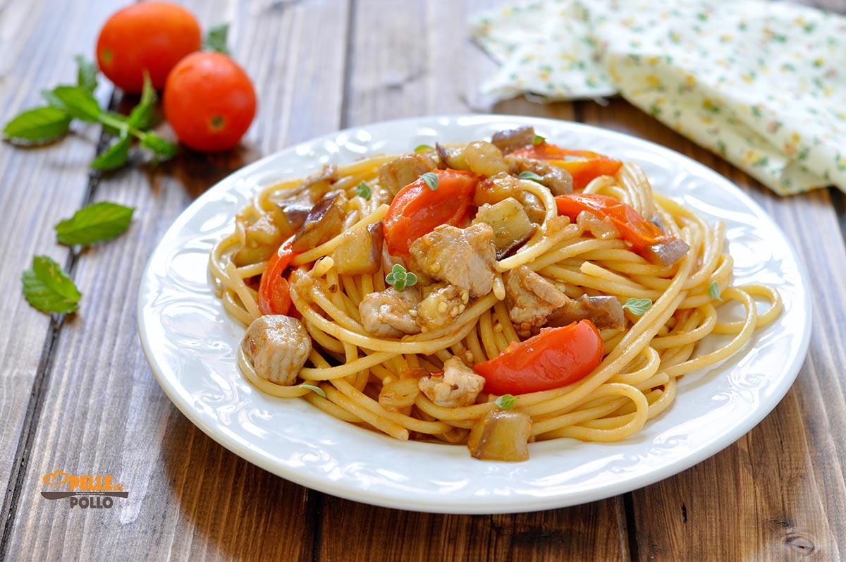 Spaghetti al tonno fresco e melanzane