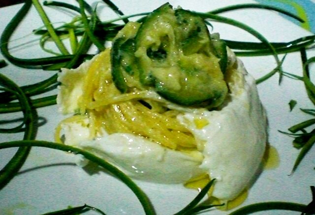 SPAGHETTI ALLA CHITARRA, ZUCCHINE, AVVOLTI IN BURRATA